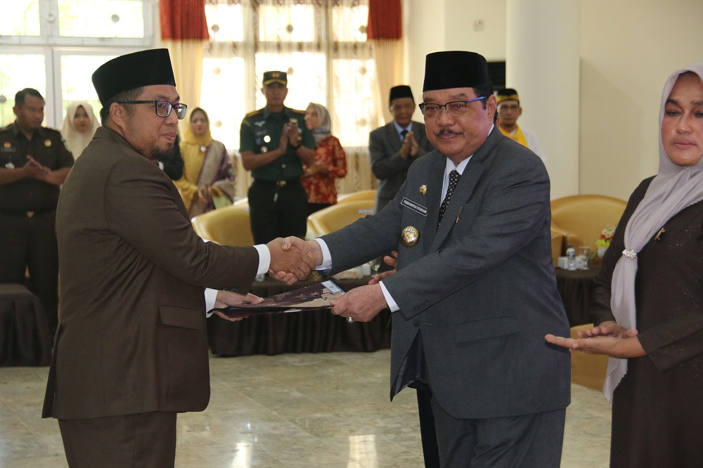 Hadiri Pelantik Ketua DPRD, Bupati Sampaikan Selamat Kepada Kaharuddin