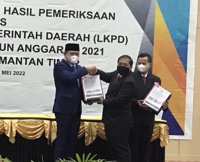 Bupati Fahmi & Ketua DPRD Terima LHP LKPD TA  2021