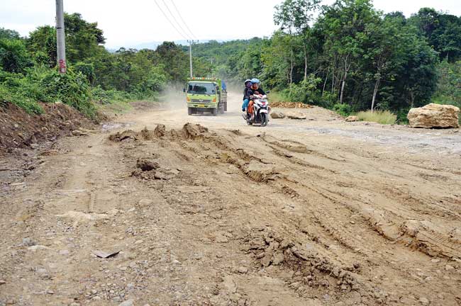 Proyek Jalan Sungai Tuak Selesai 67 Persen