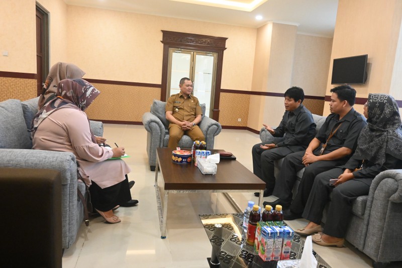 Bupati Fahmi menerima Kunjungan Tim BPS dalam Rangka Registrasi Sosial Ekonomi