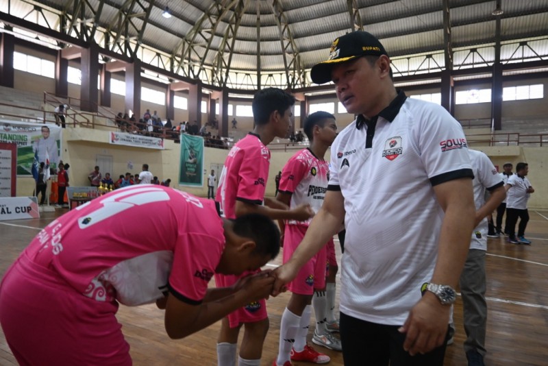 Bupati Fahmi Buka Turnamen Student Kideco Futsal Cup 2022