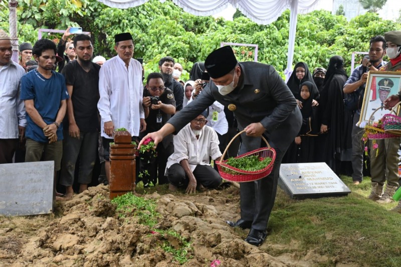 Turut Berbelasungkawa, Bupati Fahmi Sampaikan Ucapan Duka Atas Wafatnya Mantan Bupati Paser HM. Ridwan Suwidi