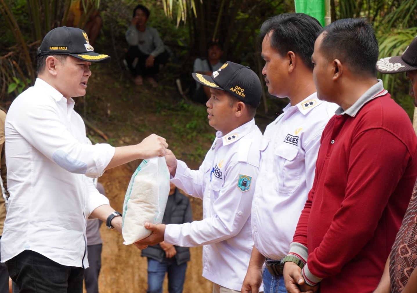 Bupati Paser Serahkan Bantuan Cadangan Pangan  Kepada 7 Desa Rentan Rawan Pangan