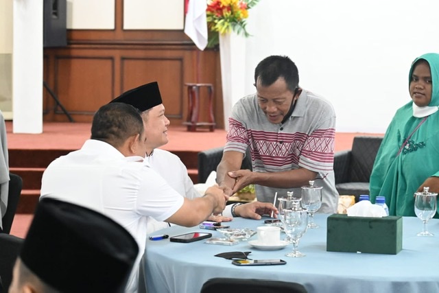 Usai Sholat Idul Adha, Bupati & Istri Open Hause