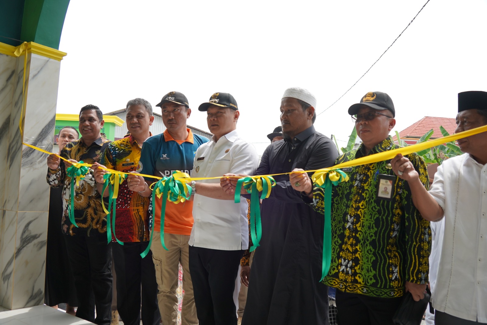 Bupati Paser Resmikan Masjid Imam Syafii Desa Senaken