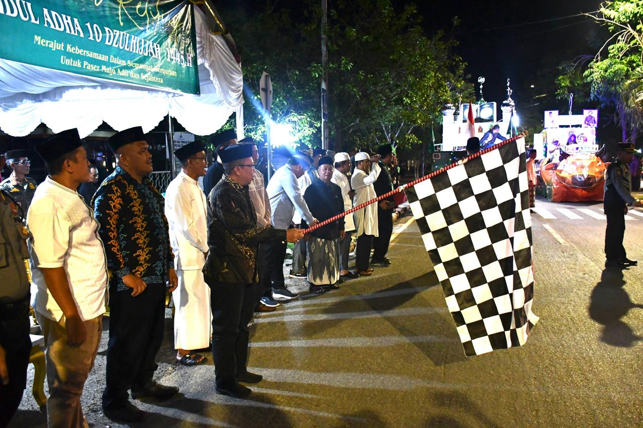 Meriahkan Malam Takbir Idul Adha Dengan Pawai dan Lomba Mobil Hias