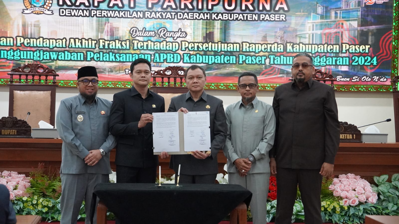 Bupati Tandatangani Raperda Pertanggungjawaban  APBD Tahun 2024
