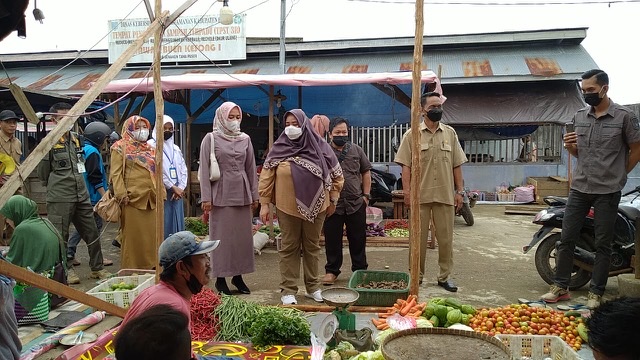 Pedagang Curhat, Wabup Masitah  Respon  Jalan Tembus