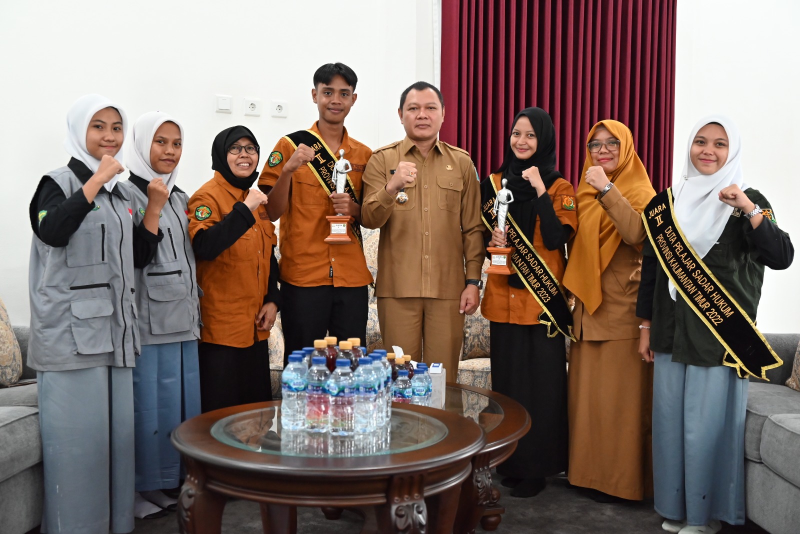 Juara II Duta Pelajar Sadar Hukum Provinsi Kalimantan Timur Temui Bupati