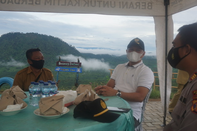 Cari Suasana Baru, Bupati Coffee Morning di Gunung Embun