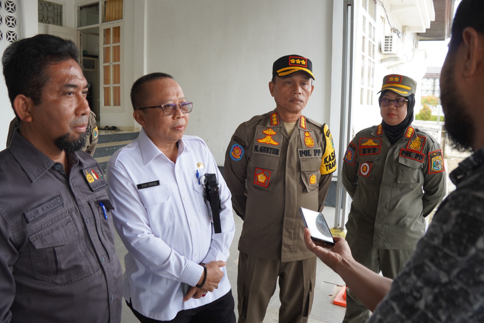 Asisten Pemkes Tinjau Rujab Bupati dan Wakil Bupati 