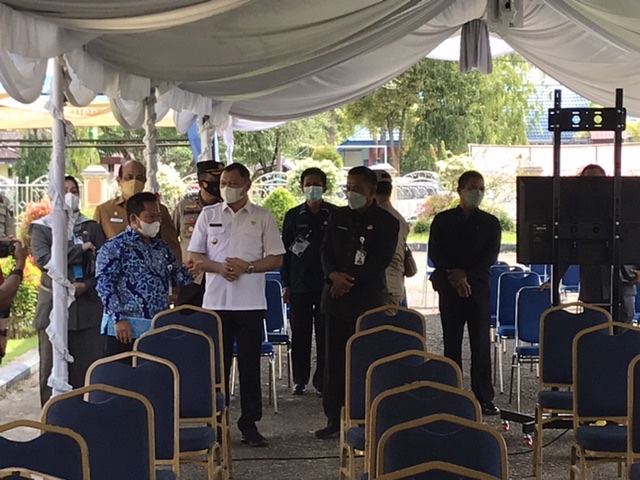 Pastikan Pelaksanaan Sesuai Prokes, Bupati Fahmi Tinjau Pelaksanaan SKD CPNS di Gedung Awa Mangkuruku