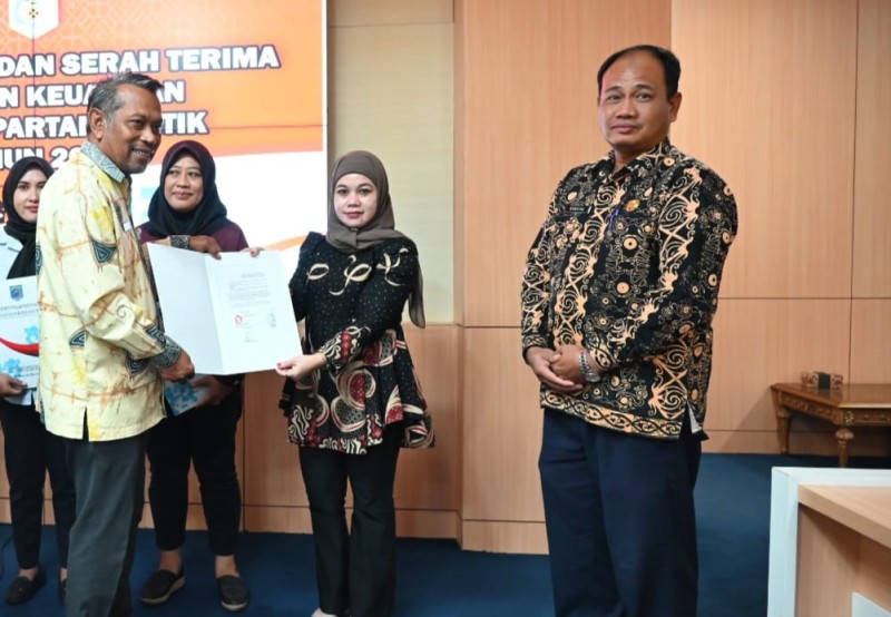 Pemkab Paser Beri Bankeu Kepada 6 Parpol
