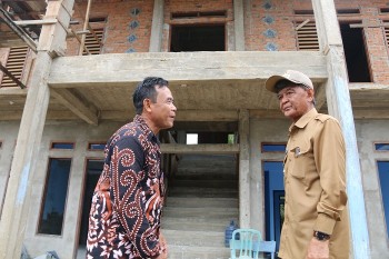 Tinjau Pembangunan Gedung Satu Atap Sekurou Jaya, Wabup Berharap Selesai Dengan Hasil Baik
