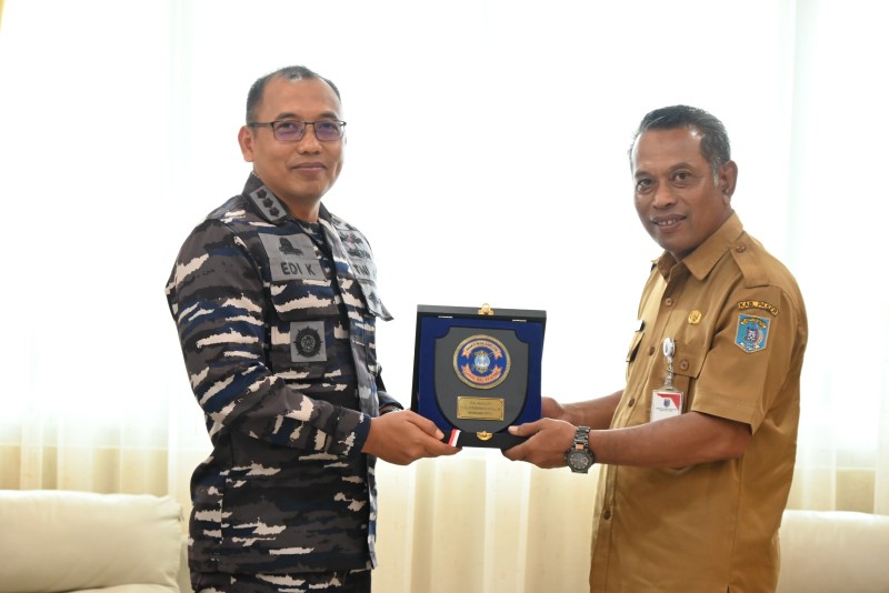 Sekda Terima Kunjungan Courtesy Call Komandan Lanal Balikpapan