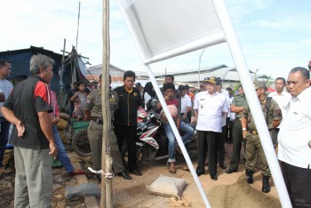 Warga Protes Pemkab Pasang Patok di Pasar Senaken