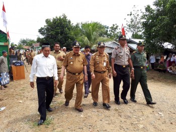 Bupati Tinjau Jalan di Muara Komam  