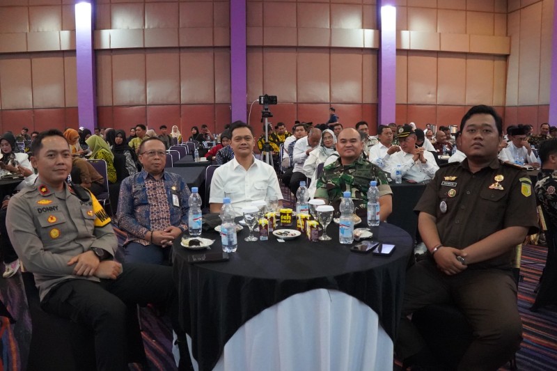 Romif Hadiri Rapat Pleno Terbuka KPU, Fahmi – Ikhwan Ditetapkan Sebagai Bupati Dan Wakil Bupati Paser Periode 2025 -2030