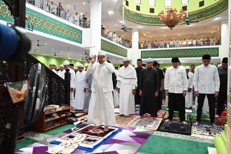 Bupati Laksanakan Sholat Idul Fitri di Mesjid Agung Nurul Falah