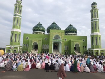 Bupati & Wabup Sholat Idul Adha di Masjid Agung Nurul Fallah