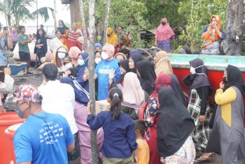 Gubernur Diajak Selfi, Siti: Pak Isran Orangnya Ganteng & Baik