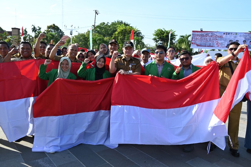 Jelang 17 Agustus Pemkab Paser Bagi 3.200 Bendera Merah Putih