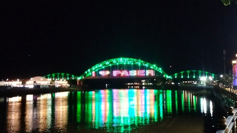 Semakin Cantik, Jembatan Sungai Tuak Berhias Lampu Warna-Warni