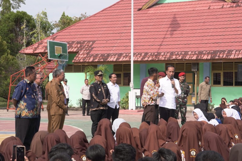 Kunjungi SMKN 1 Presiden Jokowi Berpesan Agar Dunia Pendidikan Terus Dikembangkan sesuai Teknologi Yang Ada