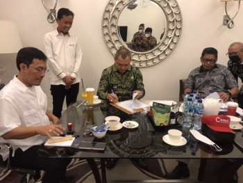 Bupati Fahmi & Walikota Bontang Tandatangani NPH 5000  Lampu PJU-TS