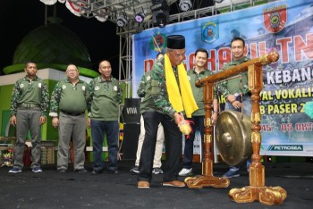 Pukul Gong Bergantian Dandim & Ketua DPRD, Wabup Buka Festival Vokalis Dandut Hut TNI ke-74