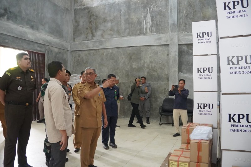 Pjs Syirajudin Cek Logistik di KPU