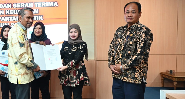 Pemkab Paser Beri Bankeu Kepada 6 Parpol